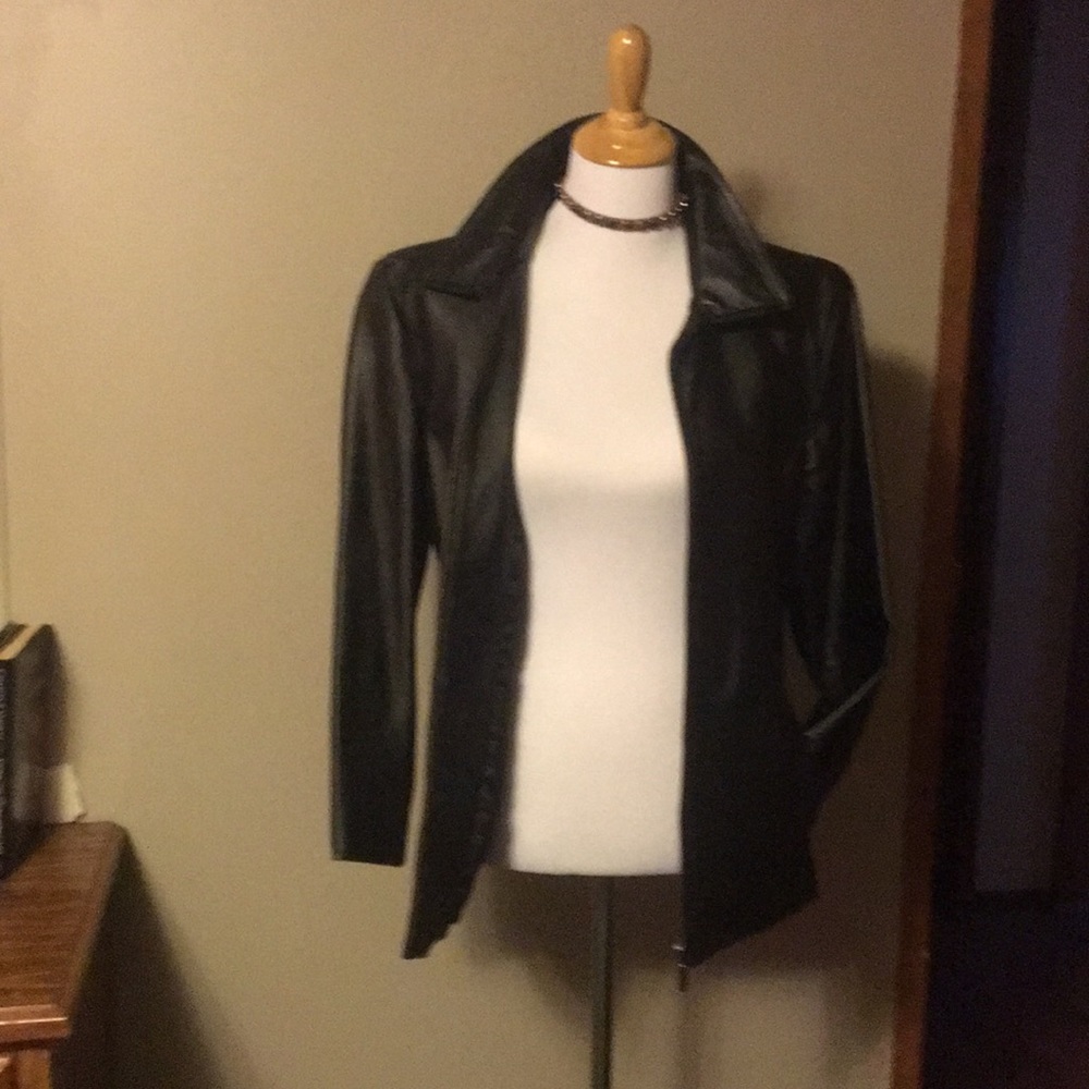 Short leather jacket